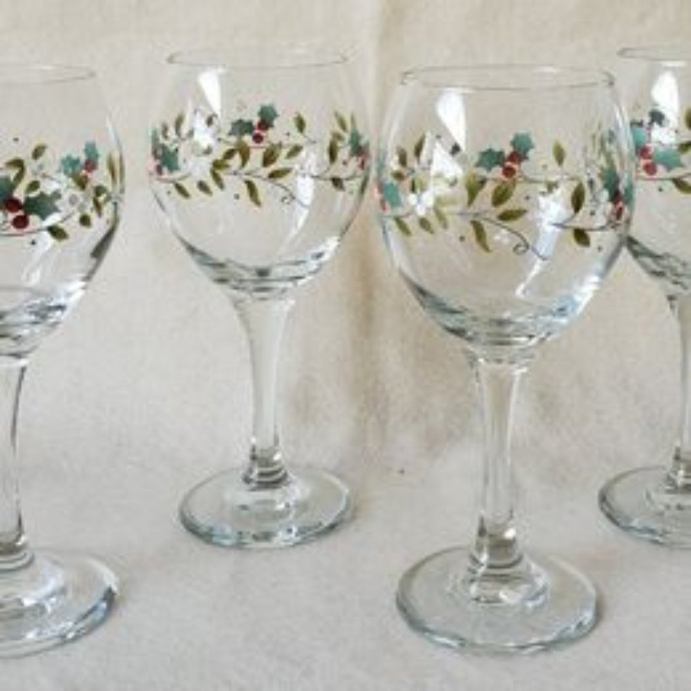 Pfaltzgraff Winterberry Wine Glasses clear stem set of 6 glasses